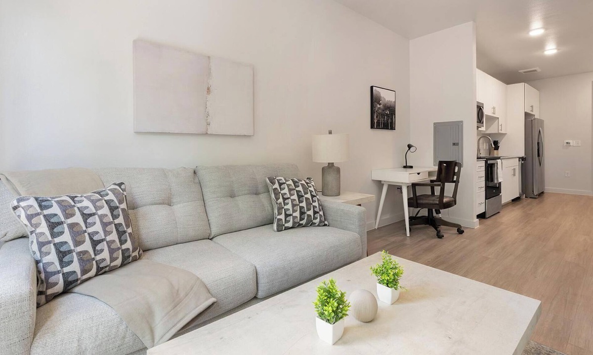 Sweetbriar Apartment | Landing | Beautiful 1BD, Gym, Pool