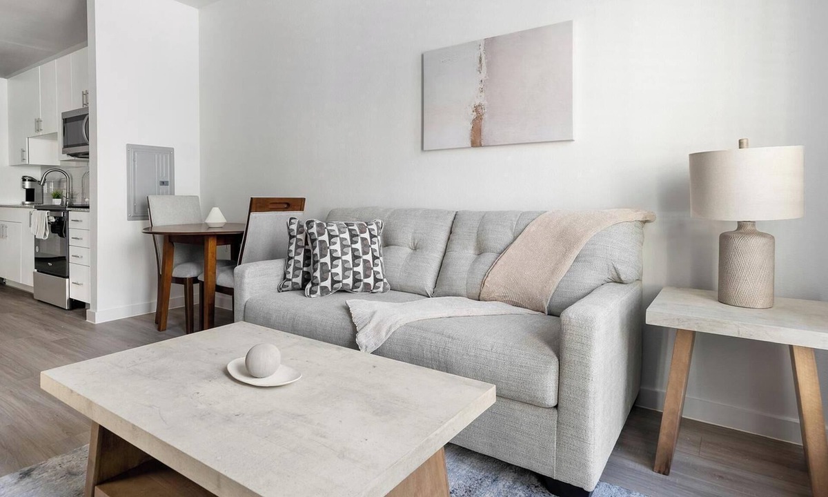 Sweetbriar Apartment | Landing | Beautiful 1BD, Gym, Pool