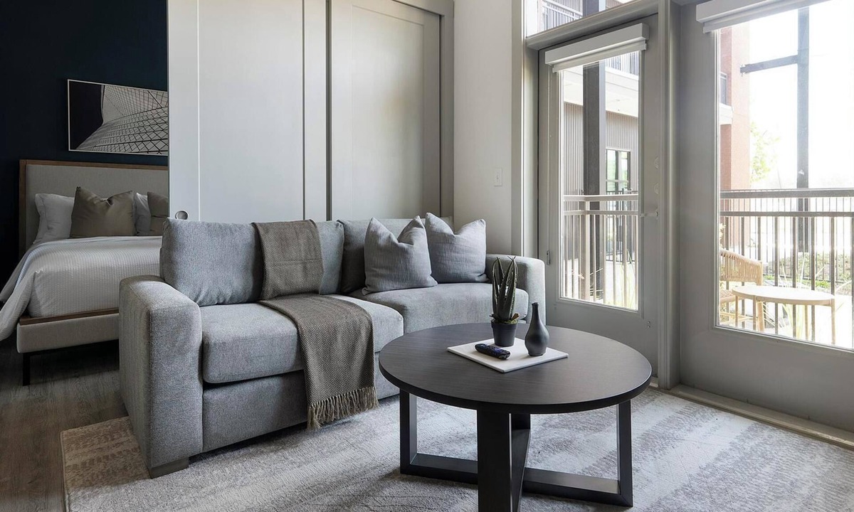 MLK Apartment | Landing | Beautiful Studio, Pool, Courtyard