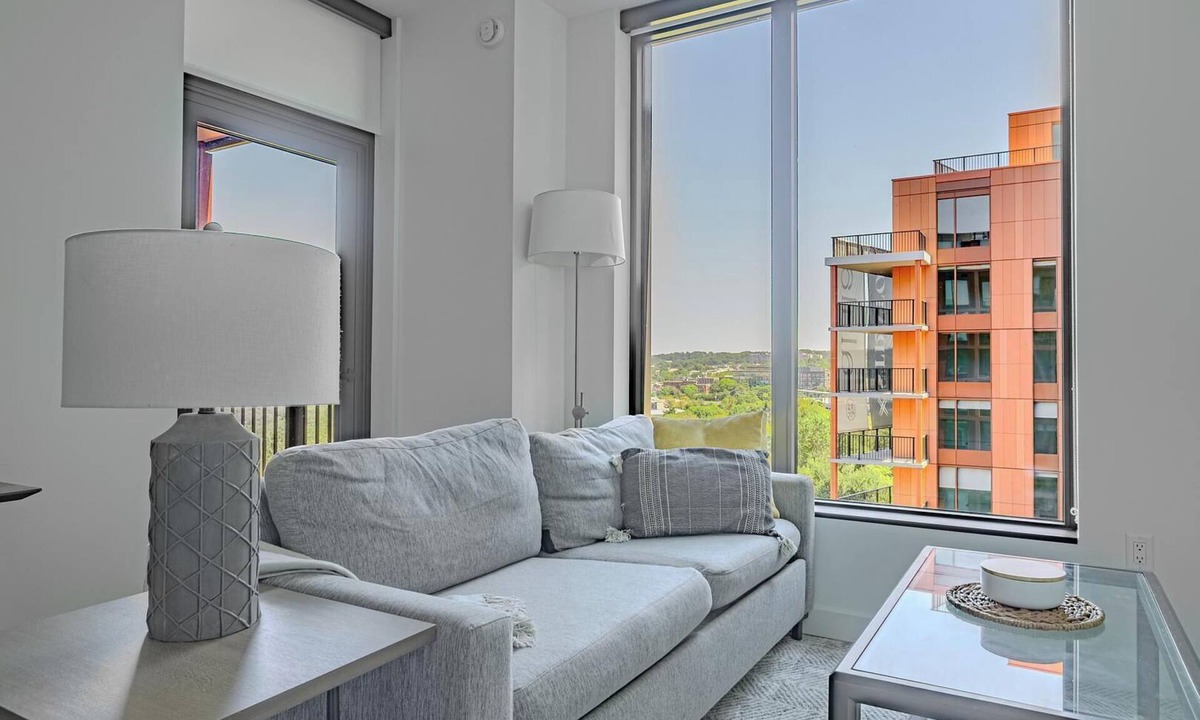 Washington Apartment | Landing | Chic 1BD, Gym, Rooftop Lounge