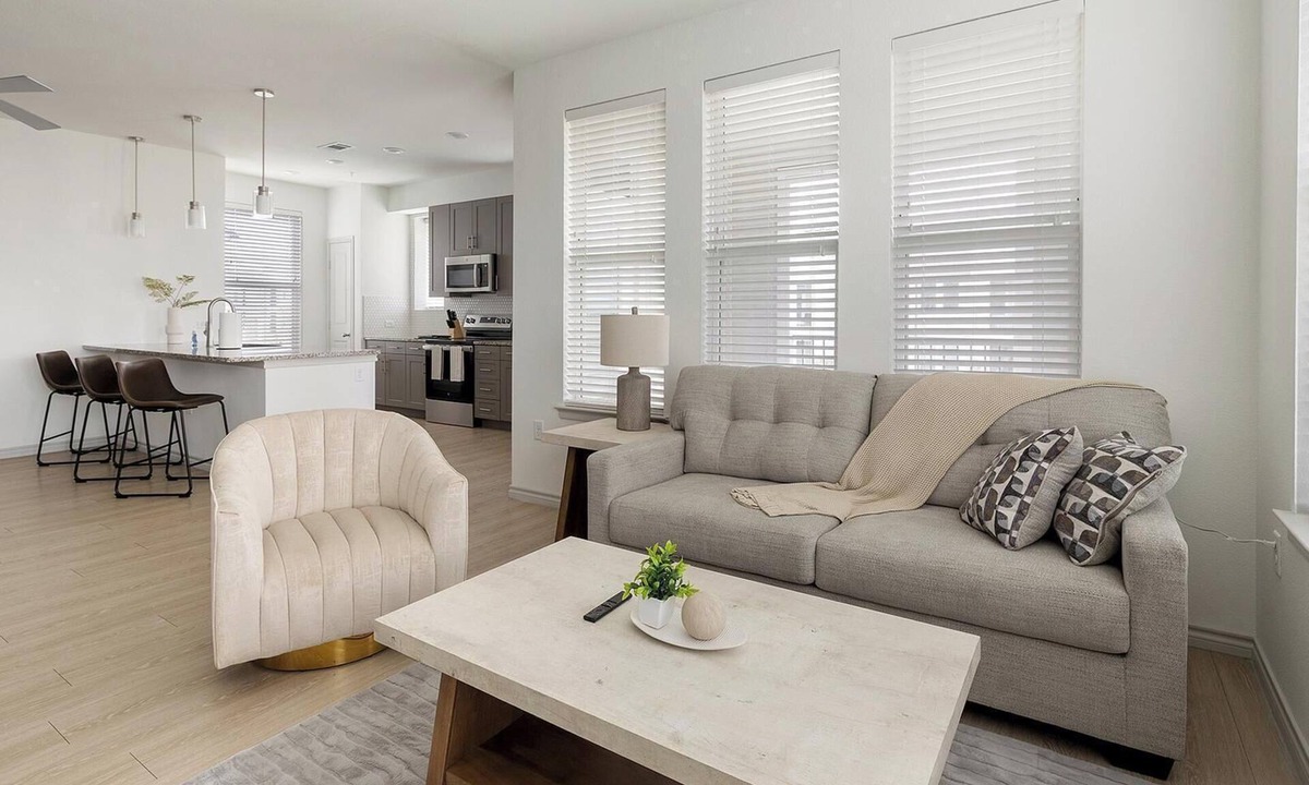 Red Oak Apartment | Landing | Chic 2BD, Gym