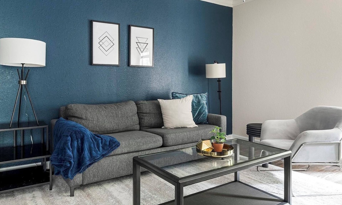 Stockbridge Apartment | Landing | Chic 2BD, Tennis Court, Gym