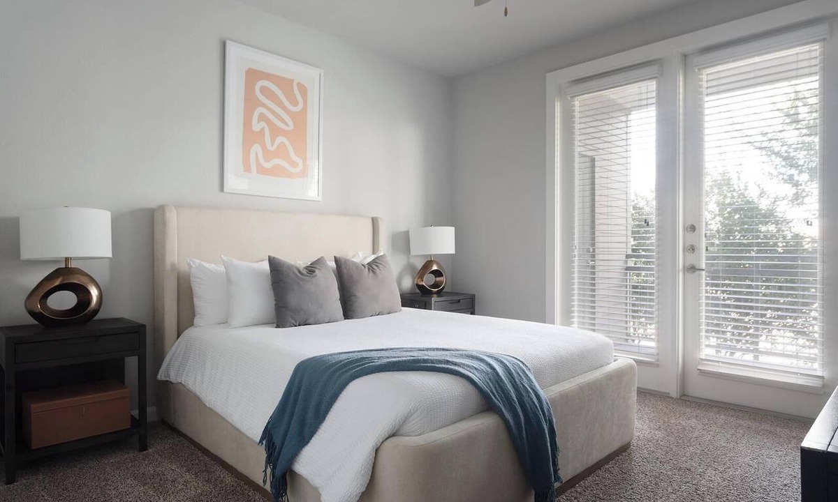 Buda Apartment | Landing | Incredible 2BD, Clubhouse, Pool