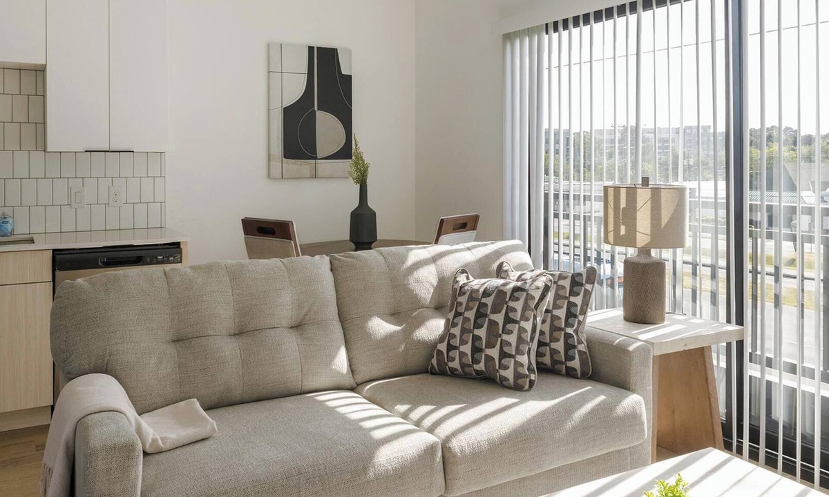 Chapel Hill Apartment | Landing | Incredible Studio, Gym, Courtyard