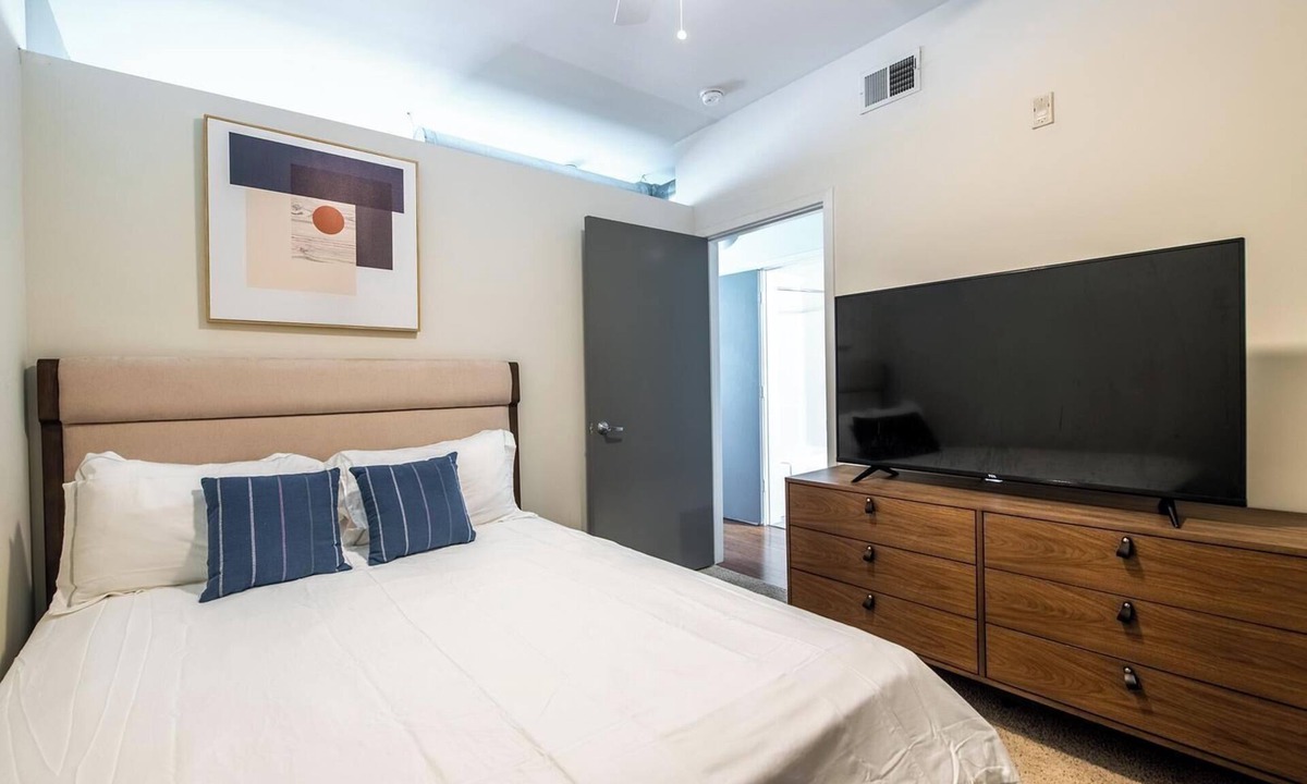 Church Hill Apartment | Landing | Modern 1BD, Courtyard, Rooftop Lounge