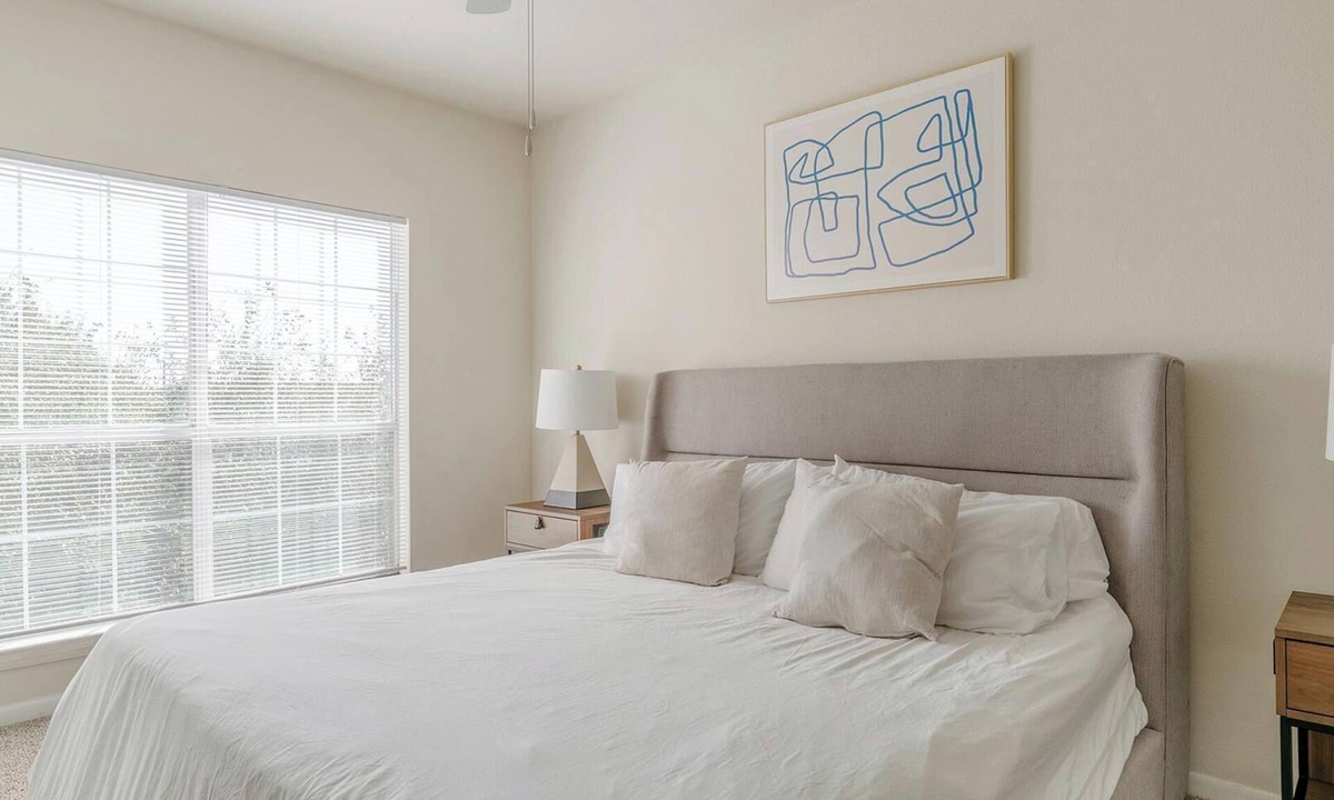 Southbelt/Ellington Apartment | Landing | Modern 1BD, Game Room, Gym