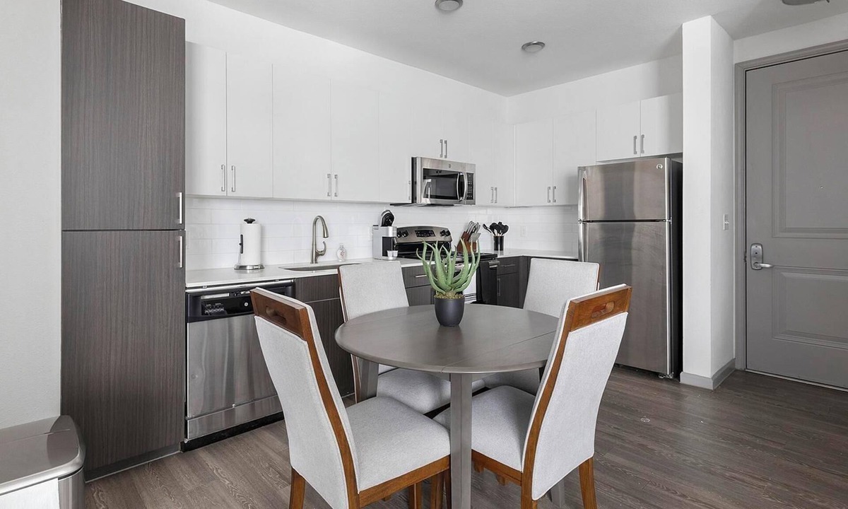 Central Arlington Apartment | Landing | Modern 2BD, Clubhouse, Gym