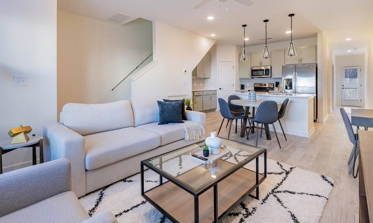Wilmington Apartment | Landing | Modern 3BD, Pool, Gym