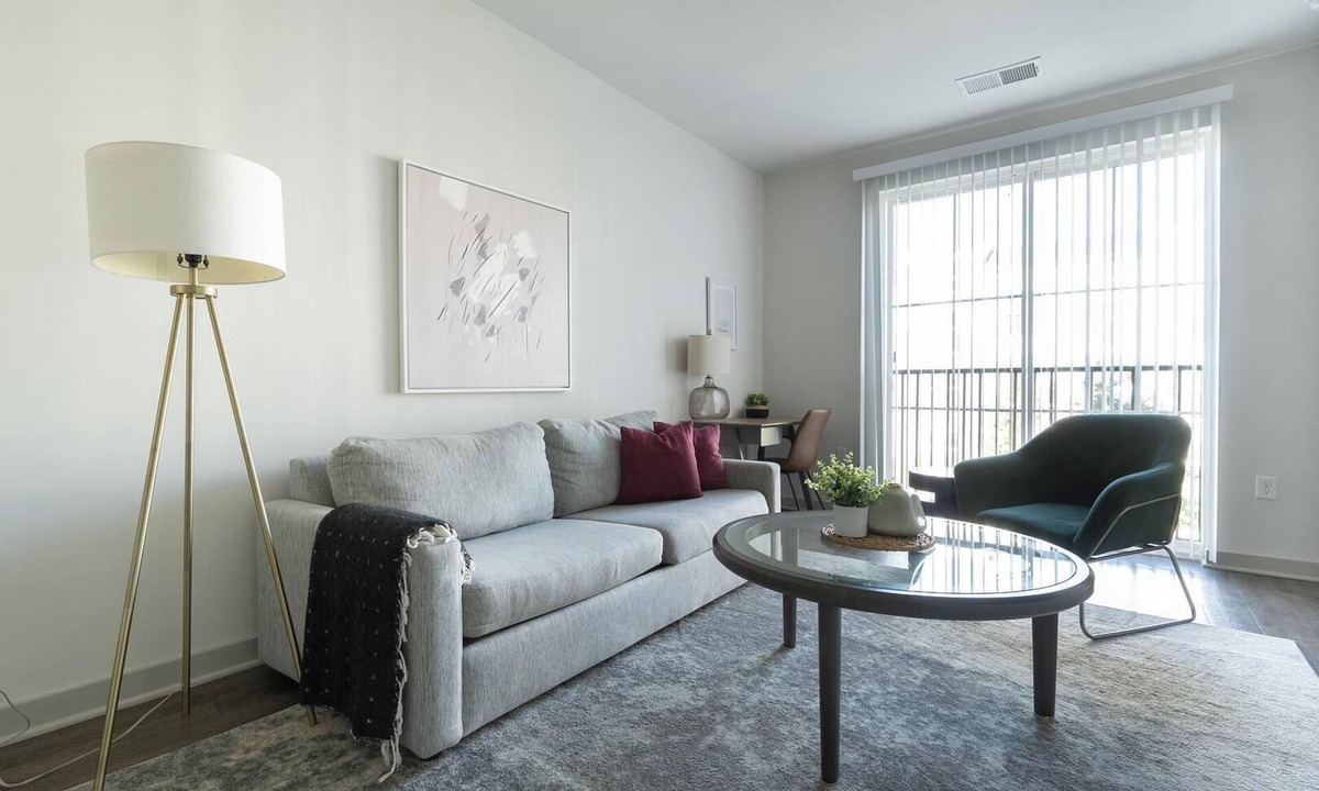 Charlotte Apartment | Landing | Spectacular 1BD, Pool, Gym