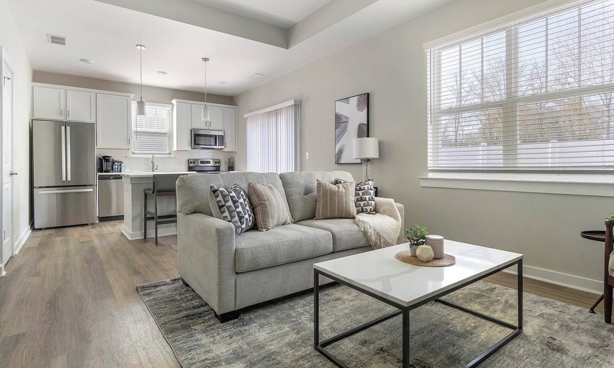 Newell Apartment | Landing | Spectacular 1BD, Gym, Courtyard