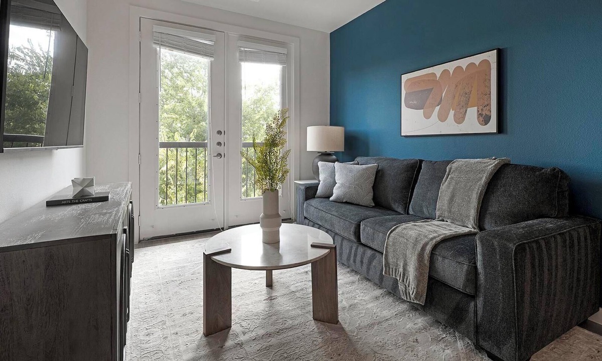 Sweetbriar Apartment | Landing | Spectacular 1BD, Gym, Pool
