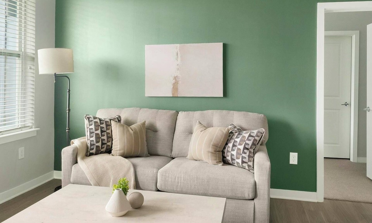 Optimist Park Apartment | Landing | Spectacular 2BD, Gym