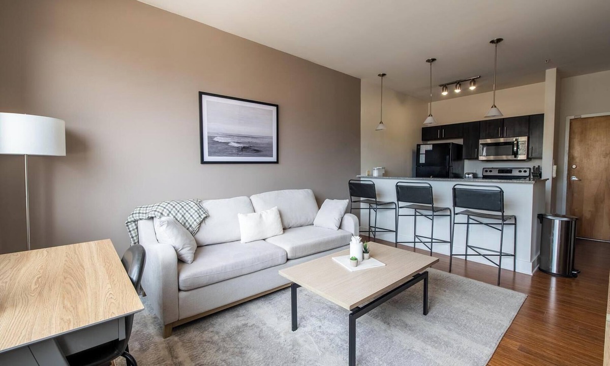 Church Hill Apartment | Landing | Stunning 1BD, Courtyard, Gym