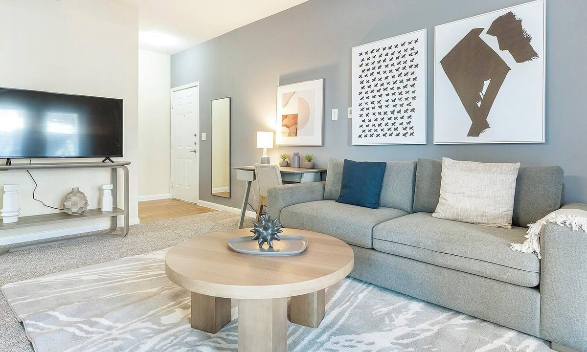 Sweetbriar Apartment | Landing | Stunning 1BD, Clubhouse, Courtyard