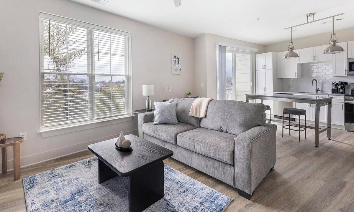 Richmond Apartment | Landing | Stunning 1BD, Gym, Courtyard