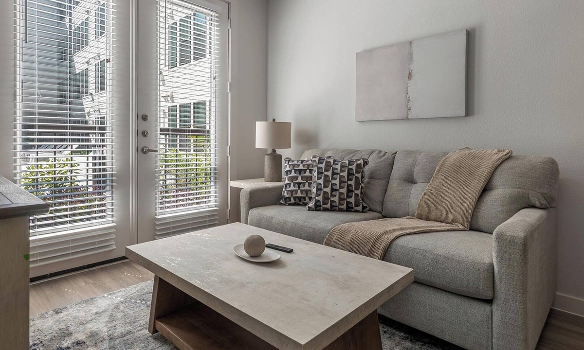 Sweetbriar Apartment | Landing | Stunning 1BD, Gym, Pool