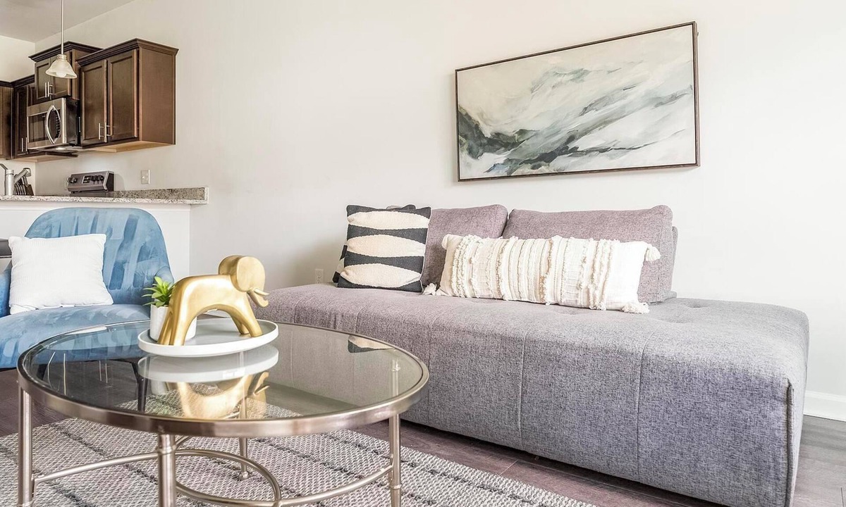 Bloomingdale Apartment | Landing | Stunning 2BD, Gym, Pool