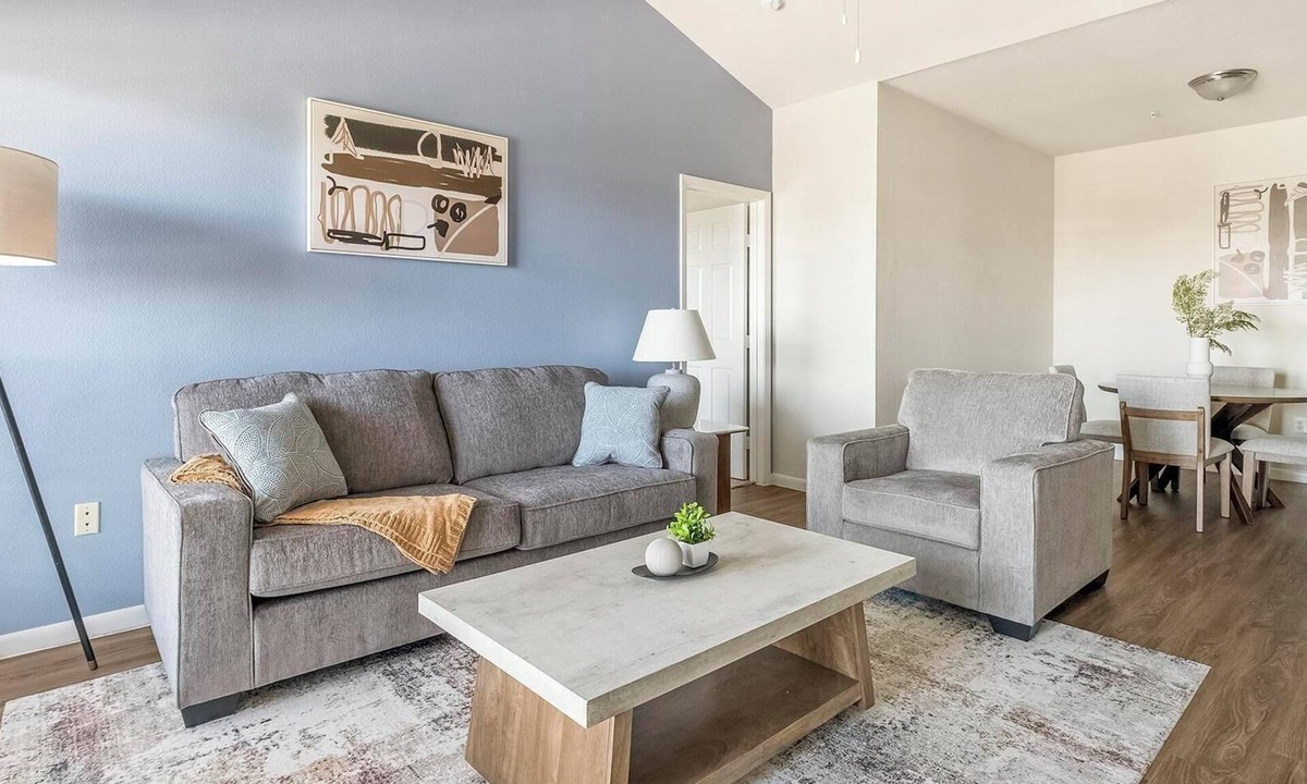 Southbelt/Ellington Apartment | Landing | Stunning 2BD, Clubhouse, Pool
