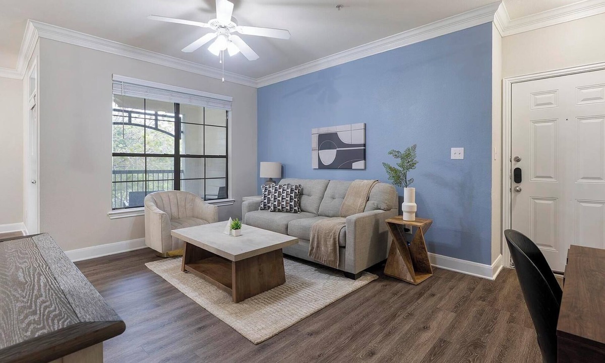 West Oak Hill Apartment | Landing | Stunning 2BD, Gym