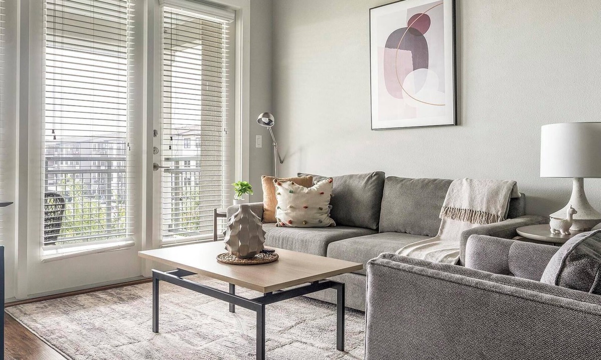Buda Apartment | Landing | Stunning 2BD, Pool, Clubhouse