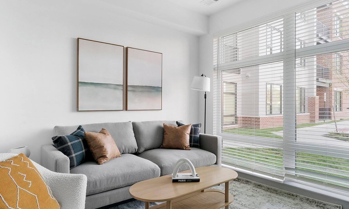 Richmond Apartment | Landing | Stunning Studio, Pool, Clubhouse