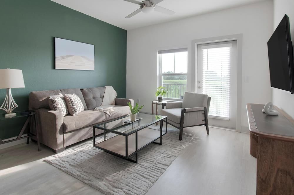 St. Augustine Apartment | Landing | Stylish 1BD, Gym