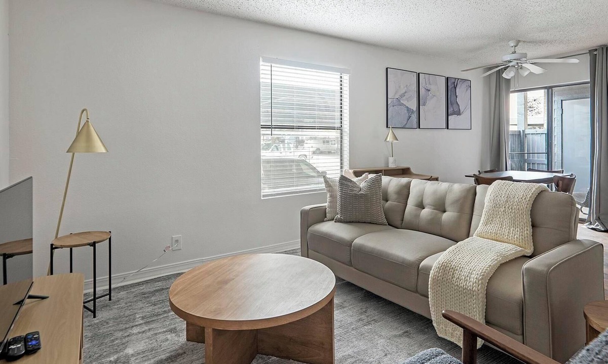 Windsor Park Apartment | Landing | Stylish 2BD, Gym, Pool