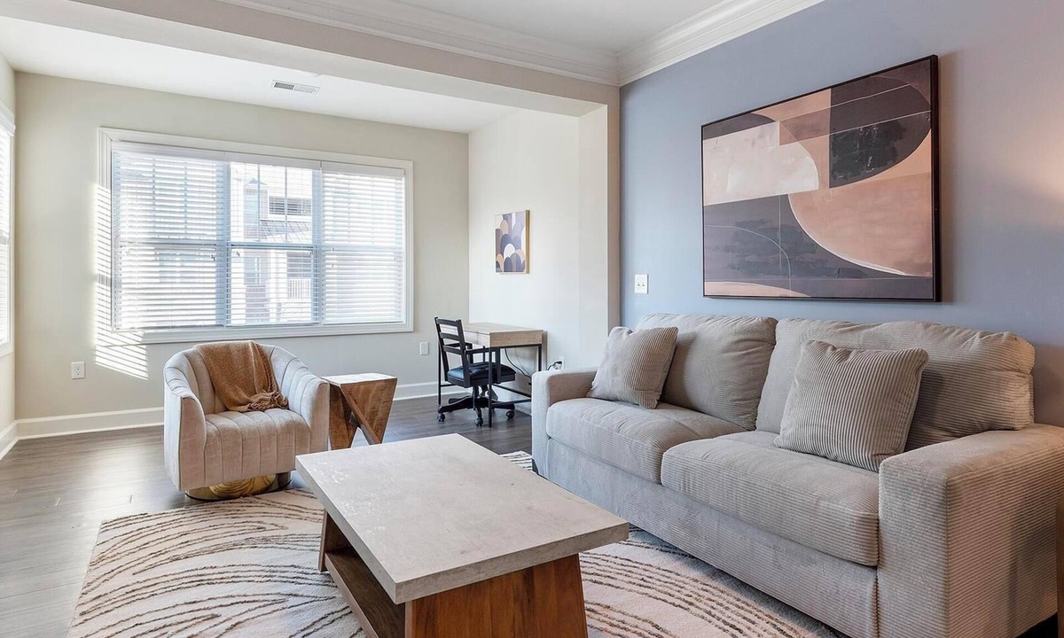 Greer Apartment | Landing | Stylish 3BD, Gym, Pool