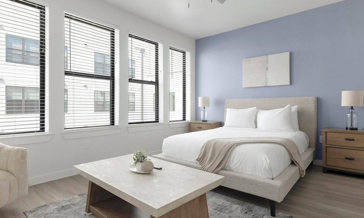 Sweetbriar Apartment | Landing | Stylish Studio, Gym, Pool