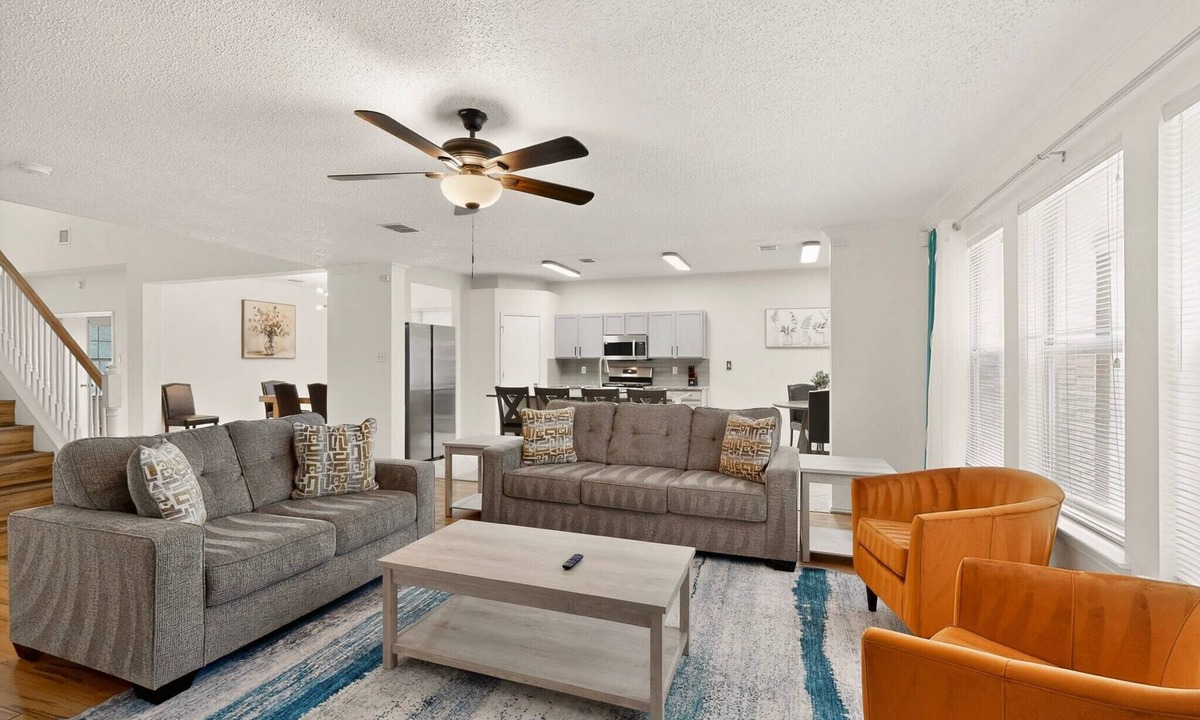 Grand Prairie House | Large 6BR 3BA Home Near AT&T Stadium & Six Flags