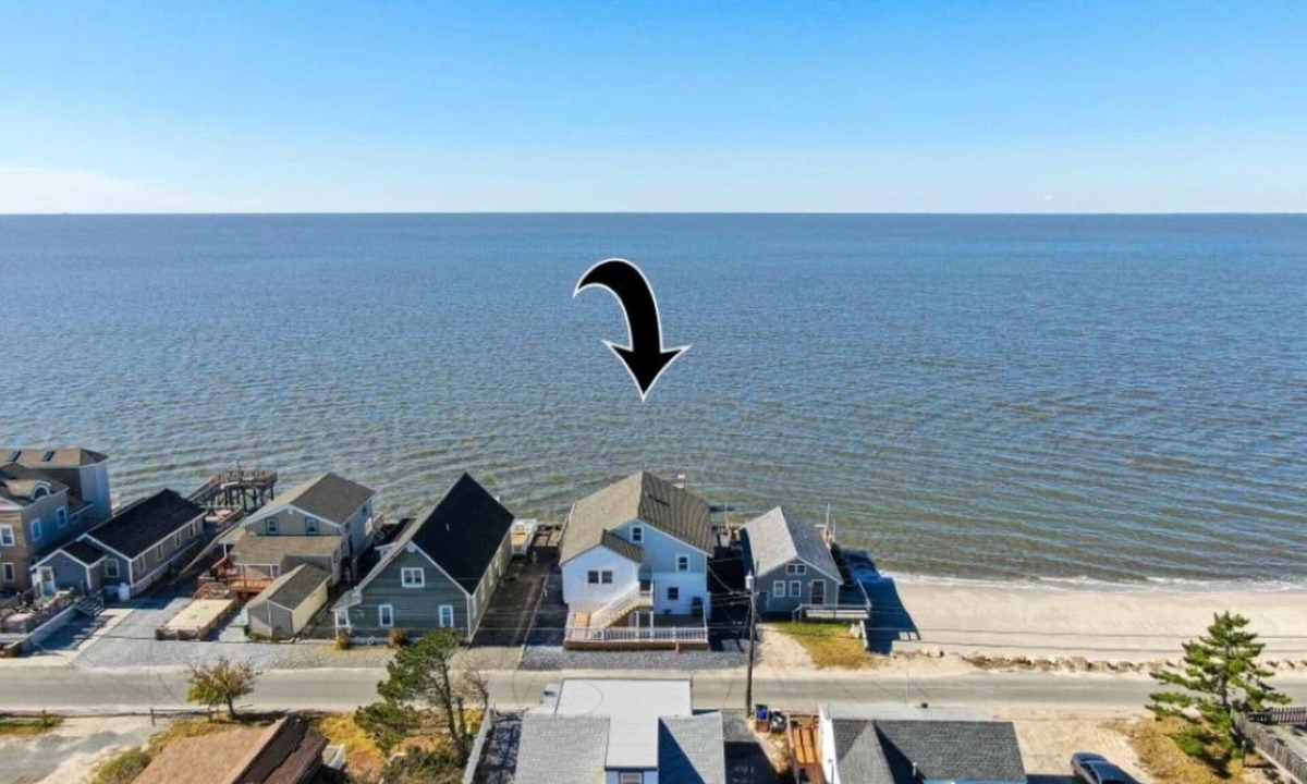 Goshen House | Large Bayfront Home, Sleeps 15 – 2 Full Floors, Perfect for Multiple Families