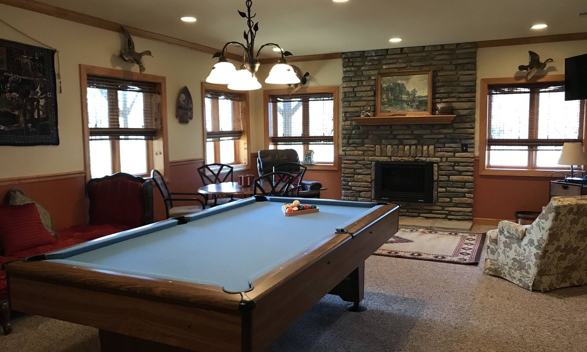 Ferguson Cabin | Large Cabin,Pool Table,Hot Tub,Horse Barn, Pet Friendly