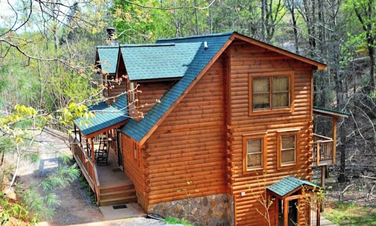 Lake Lure Cabin | Large log home in Lake Lure, HOT tub/Game room/pet