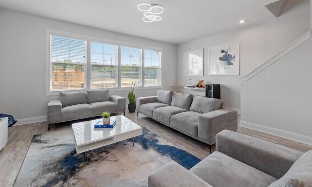 North Newport News House | Large Luxury Townhouse close to Williamsburg & VA beach