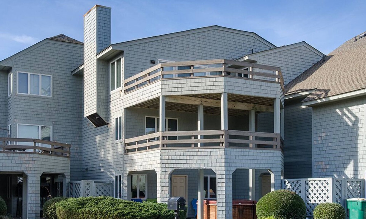 Corolla Light House | Let Me Count The Waves: Oceanside Townhome, Spa