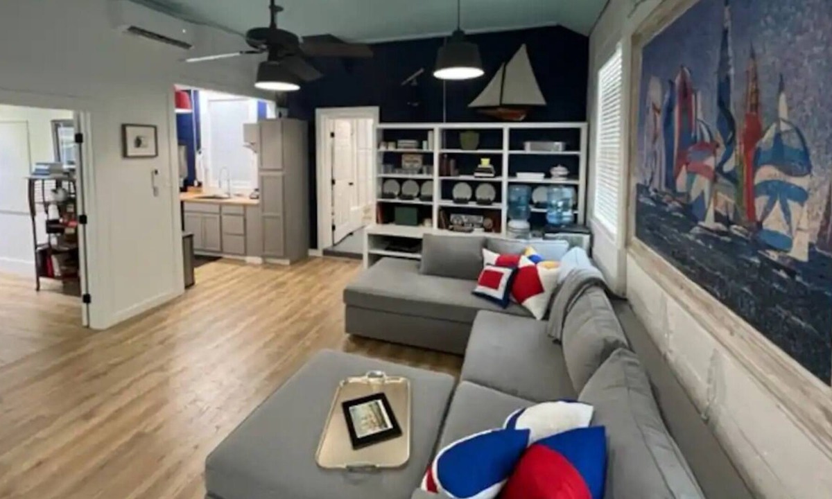 Saluda House | Let the local "Cross Street Retreat" help you discover the hidden gem "Urbanna"