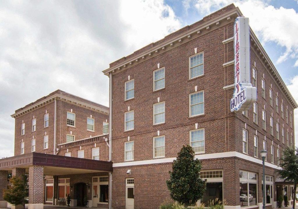Cleburne Hotel | Liberty Hotel, an Ascend Collection Hotel