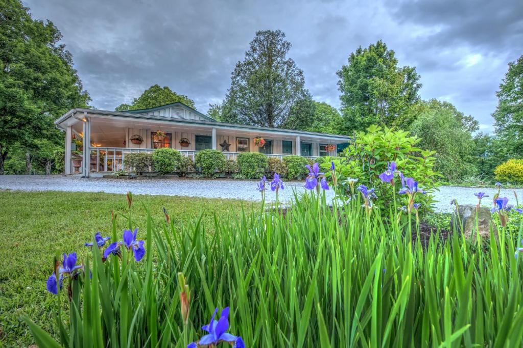 Linville Falls Cabin | Linville Falls Lodge & Cottages