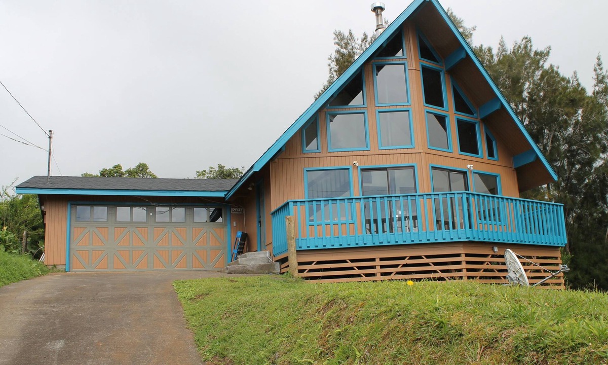 Kamuela House | Lio Ka Hale (The Horse House) - Kamuela, Hawaii - spectaular views of Mauna Kea