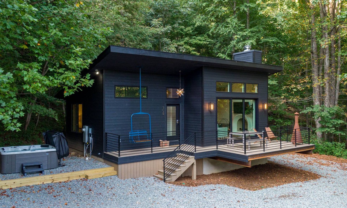 Banner Elk House | Little Bear Escape: Luxe Custom Tiny House | Hot Tub | Between Boone & Banner Elk | Dogs OK!