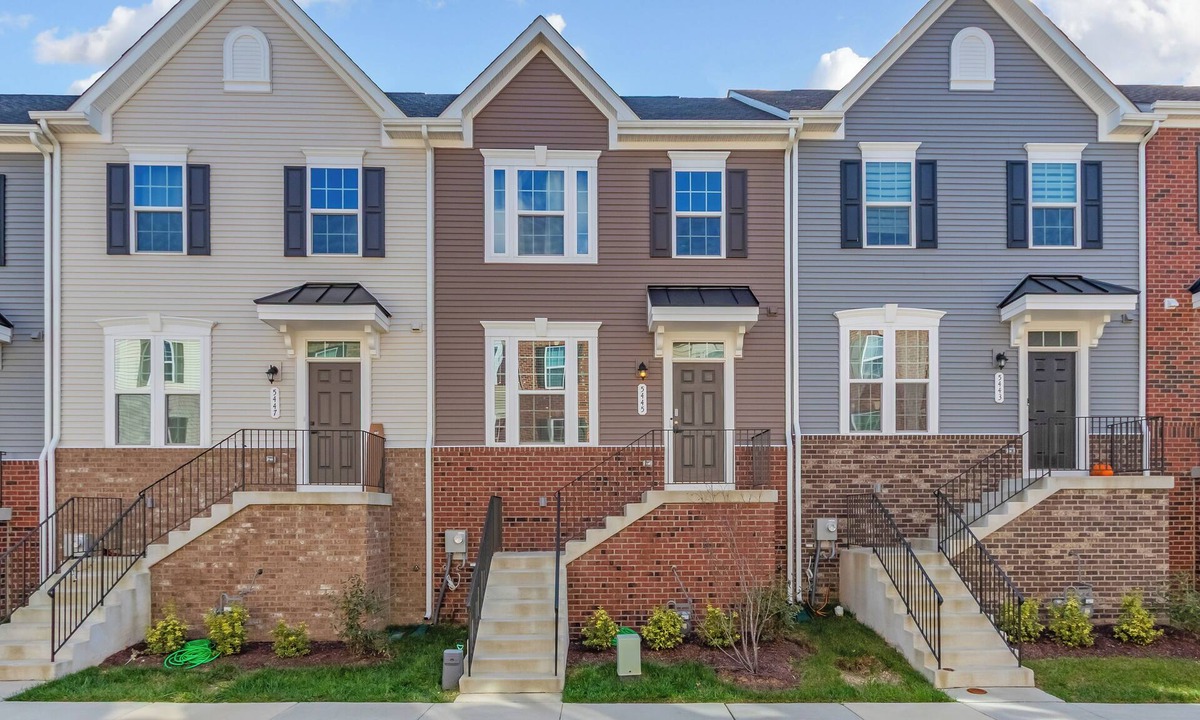 Upper Marlboro House | Live Comfortably: Flexible Long-Term Housing for Insurance & Traveling Pros Now!