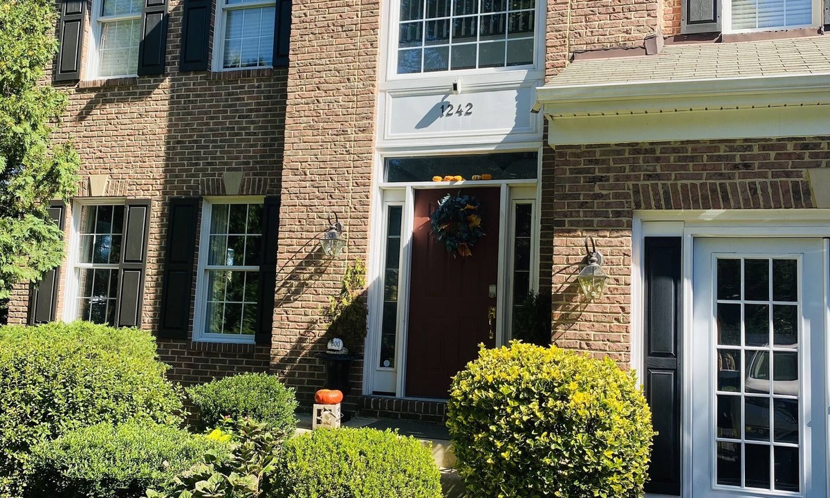 Belle Haven House | Location Location, spacious 5Br 4 bath house in oldtown w/hot tub & firepit.