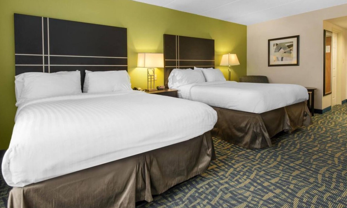 Savannah House | Look No Further! 3 Comfortable Units w/ Free Parking! Close to Disney