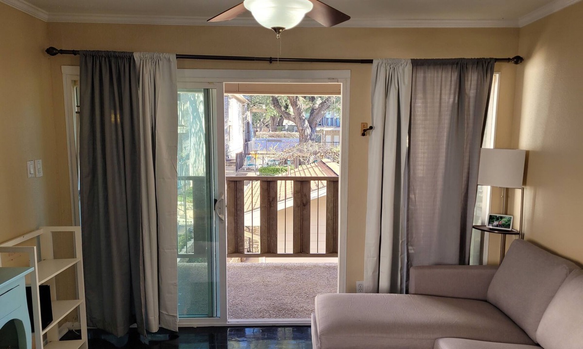 Riverside Condo | Lovely 2 bed 1 bath in the heart of Austin
