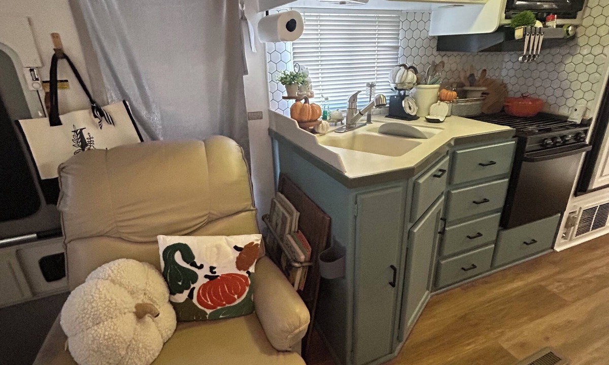 Poplarville House | Lovely class A motorhome