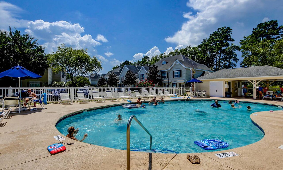 Little River Condo | Lovely ground-floor golf-and-sea condo with on-site pool & screened patio