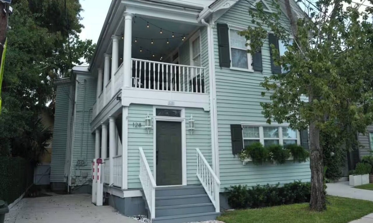 Westside House | Lovely & Historical 3BR - Balcony - Central Location
