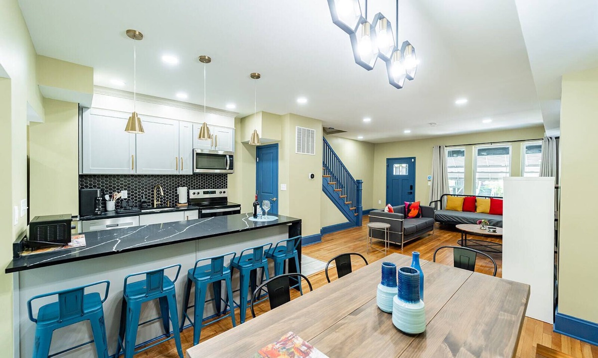 Fairlawn House | Lovely Large Modern 5BR 3.5BA DC Townhouse