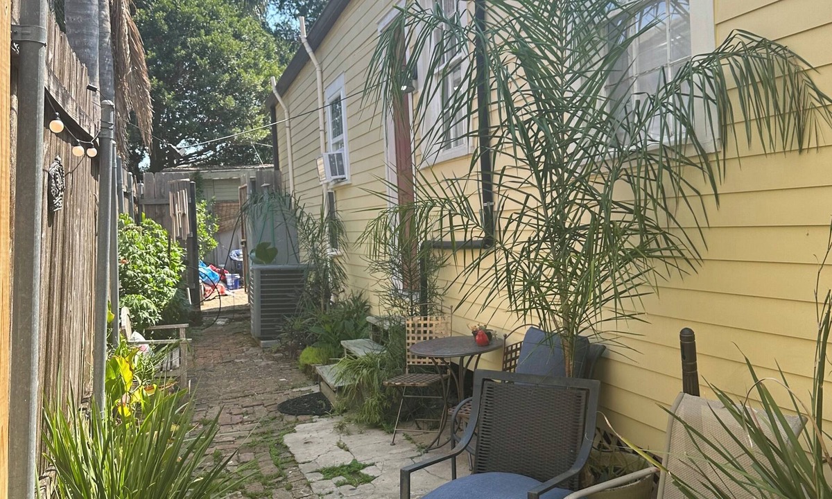 Saint Thomas Development Apartment | Lovely studio located in the Lower Garden District with private garden patio.