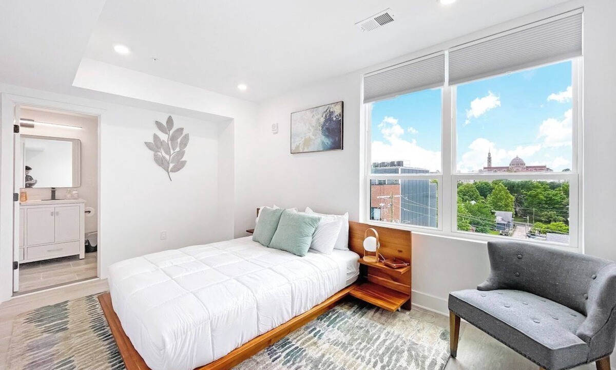 Brookland Bed & Breakfast | LUX Brookland Penthouse with RoofDeck & Skyline View